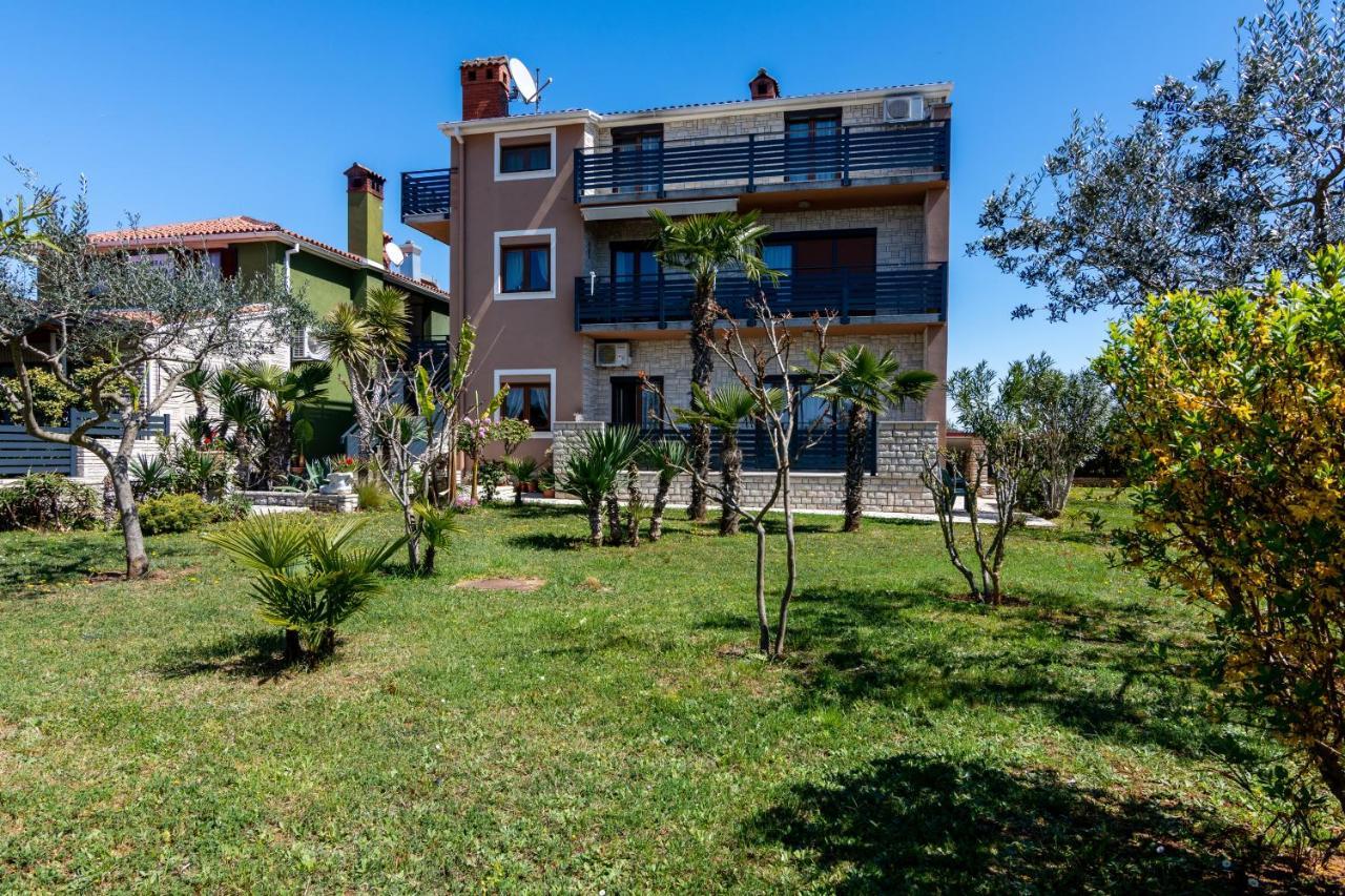 Family Friendly Apartments With A Swimming Pool Valbandon, Fazana - 2201 Štinjan Екстериор снимка