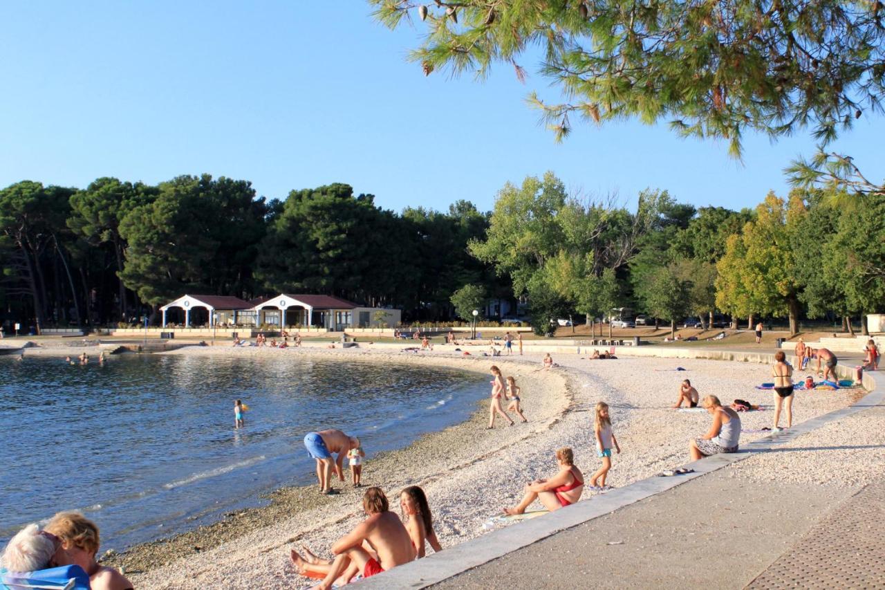 Family Friendly Apartments With A Swimming Pool Valbandon, Fazana - 2201 Štinjan Екстериор снимка