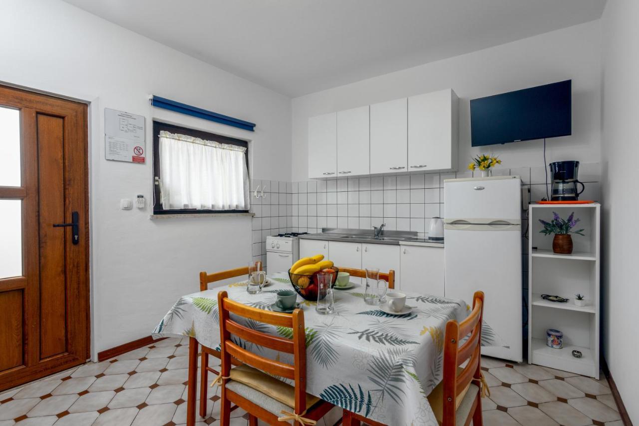Family Friendly Apartments With A Swimming Pool Valbandon, Fazana - 2201 Štinjan Екстериор снимка