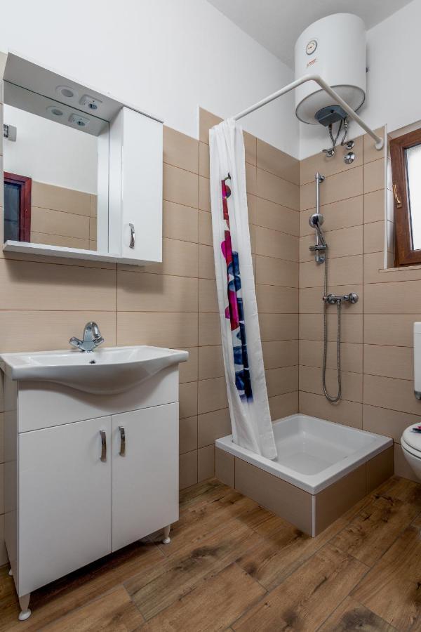 Family Friendly Apartments With A Swimming Pool Valbandon, Fazana - 2201 Štinjan Екстериор снимка