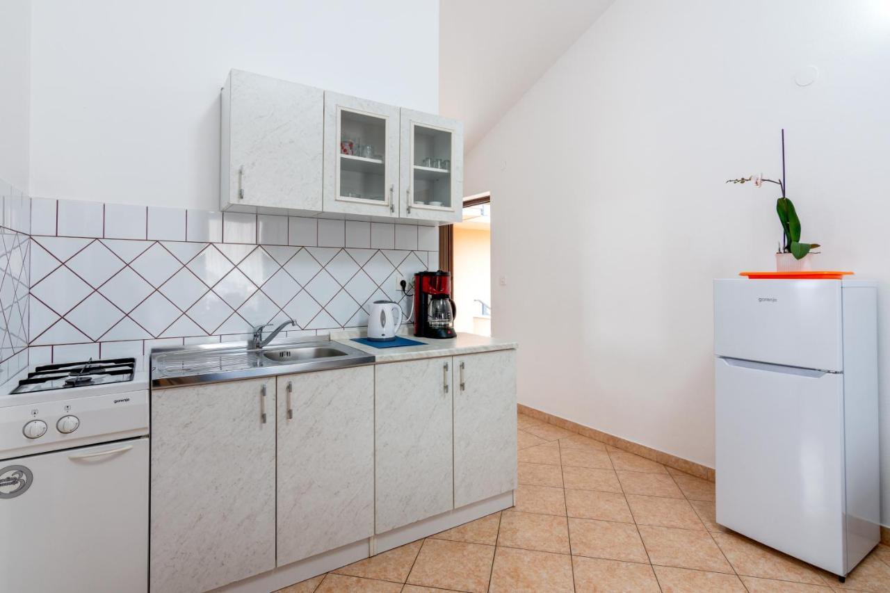 Family Friendly Apartments With A Swimming Pool Valbandon, Fazana - 2201 Štinjan Екстериор снимка
