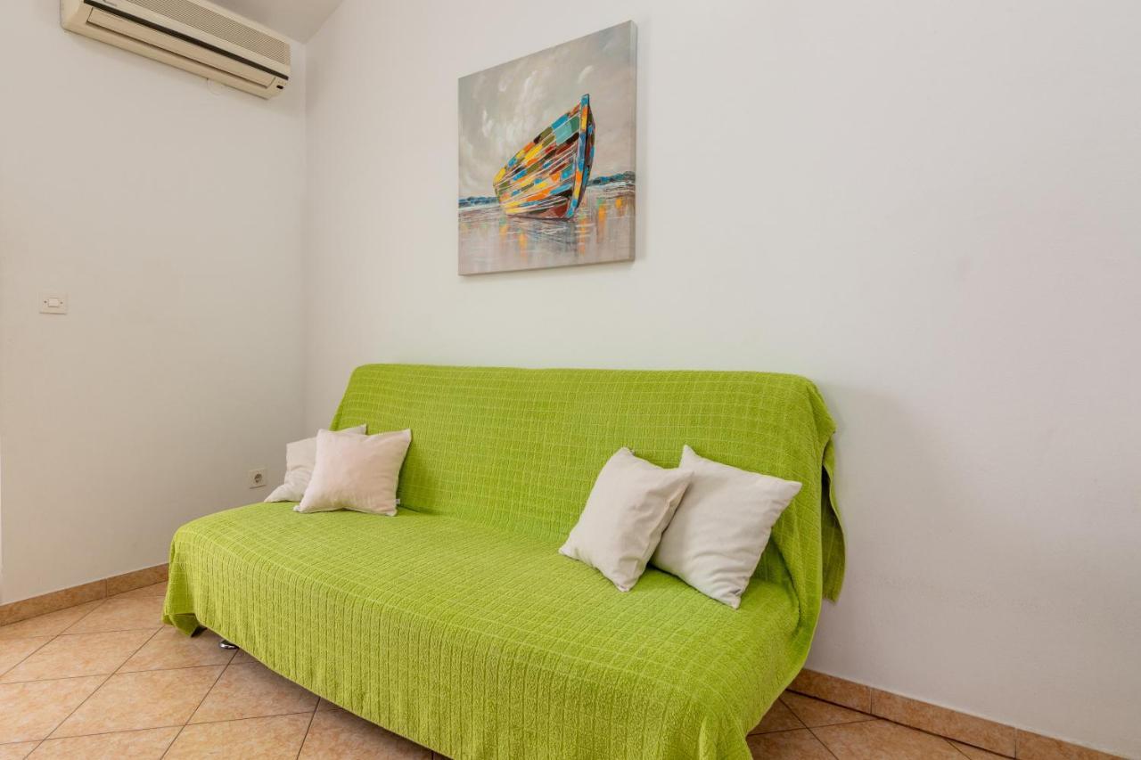 Family Friendly Apartments With A Swimming Pool Valbandon, Fazana - 2201 Štinjan Екстериор снимка