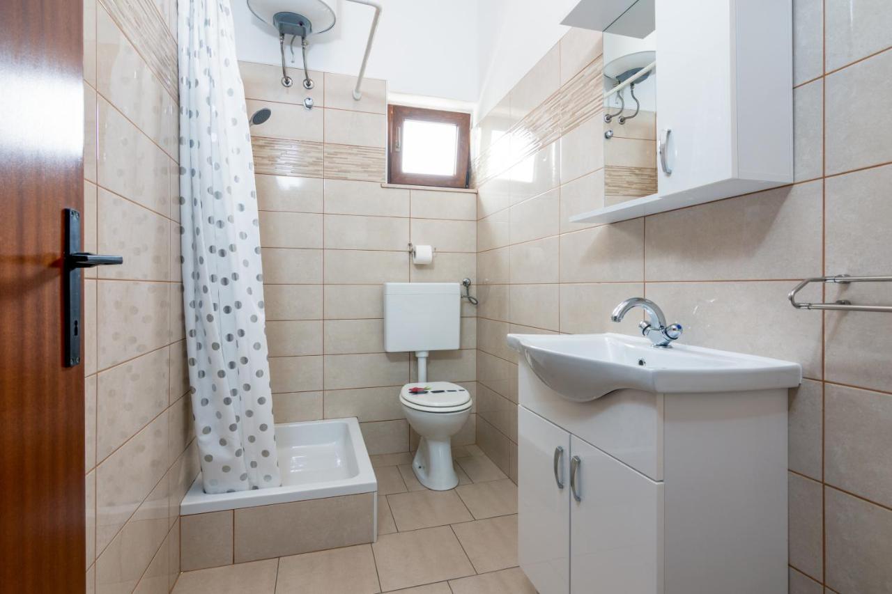 Family Friendly Apartments With A Swimming Pool Valbandon, Fazana - 2201 Štinjan Екстериор снимка