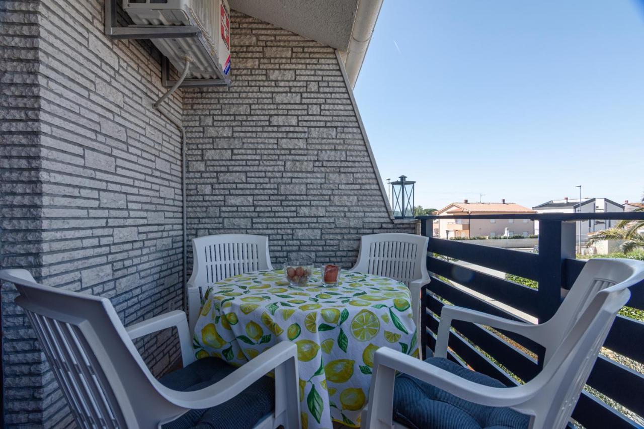 Family Friendly Apartments With A Swimming Pool Valbandon, Fazana - 2201 Štinjan Екстериор снимка