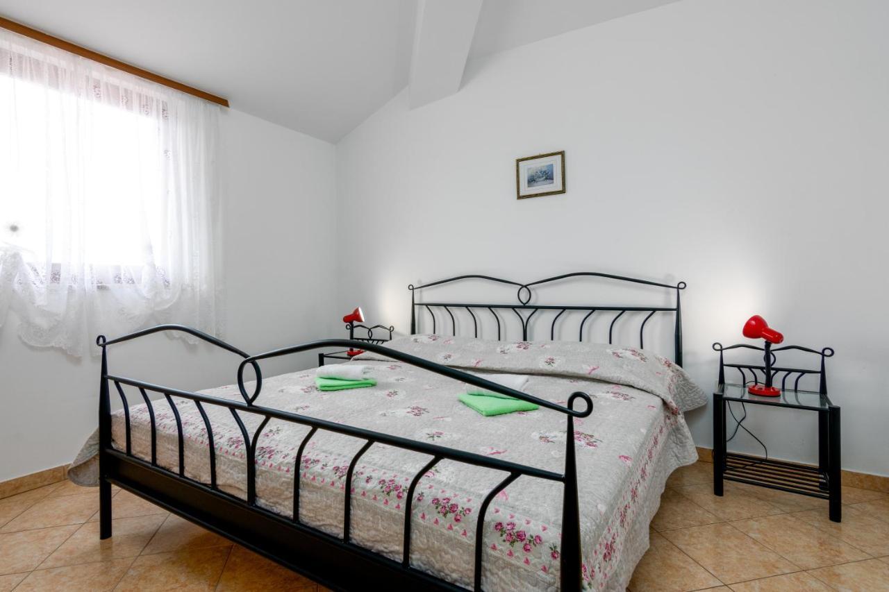 Family Friendly Apartments With A Swimming Pool Valbandon, Fazana - 2201 Štinjan Екстериор снимка