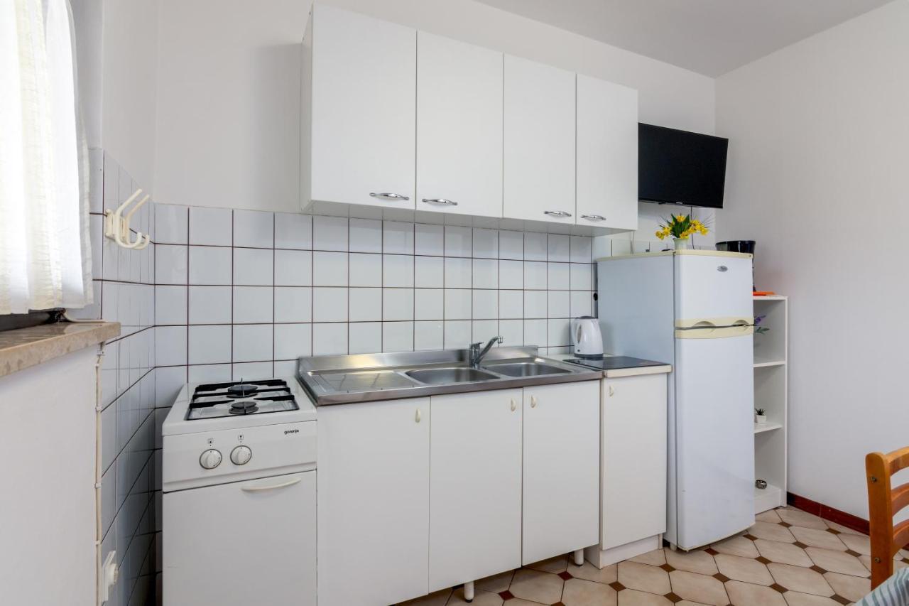 Family Friendly Apartments With A Swimming Pool Valbandon, Fazana - 2201 Štinjan Екстериор снимка