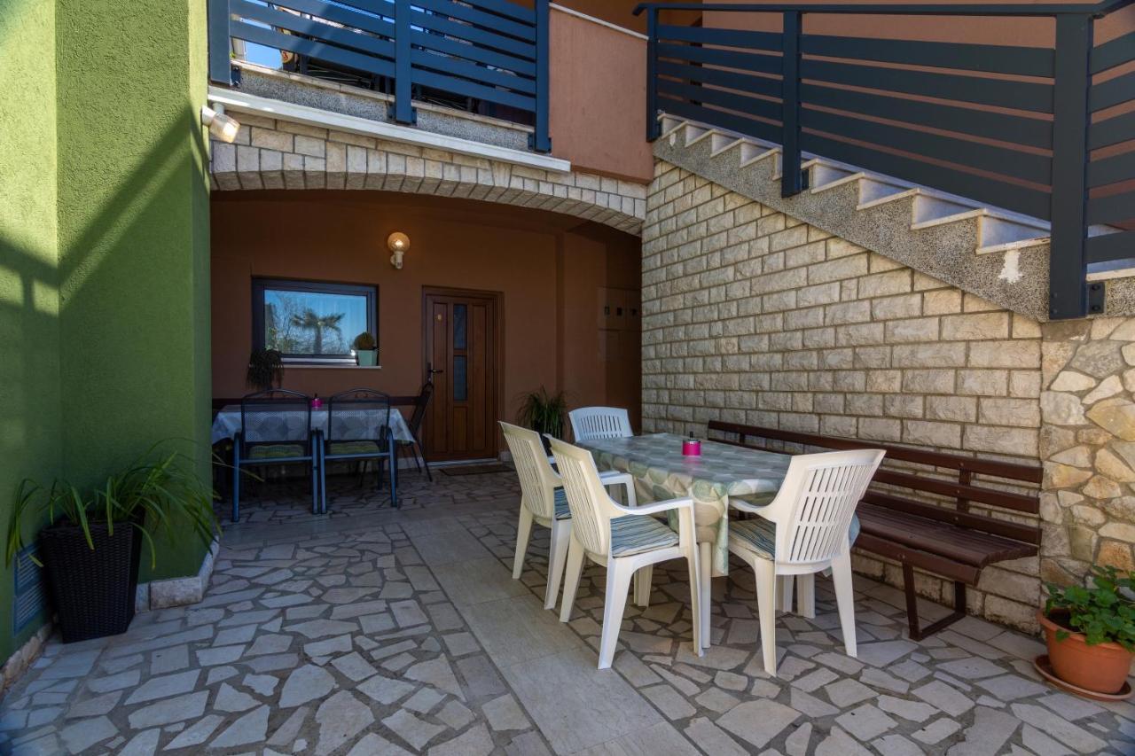 Family Friendly Apartments With A Swimming Pool Valbandon, Fazana - 2201 Štinjan Екстериор снимка