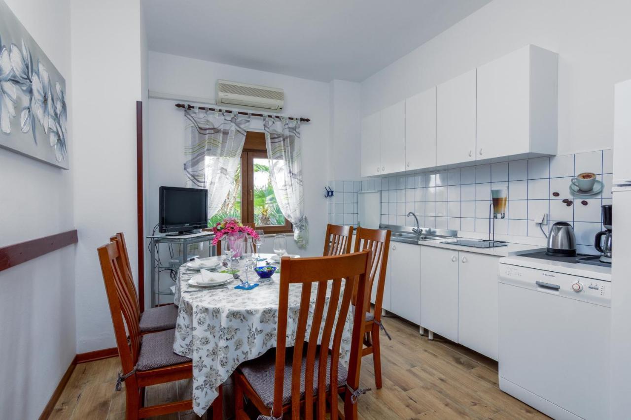 Family Friendly Apartments With A Swimming Pool Valbandon, Fazana - 2201 Štinjan Екстериор снимка
