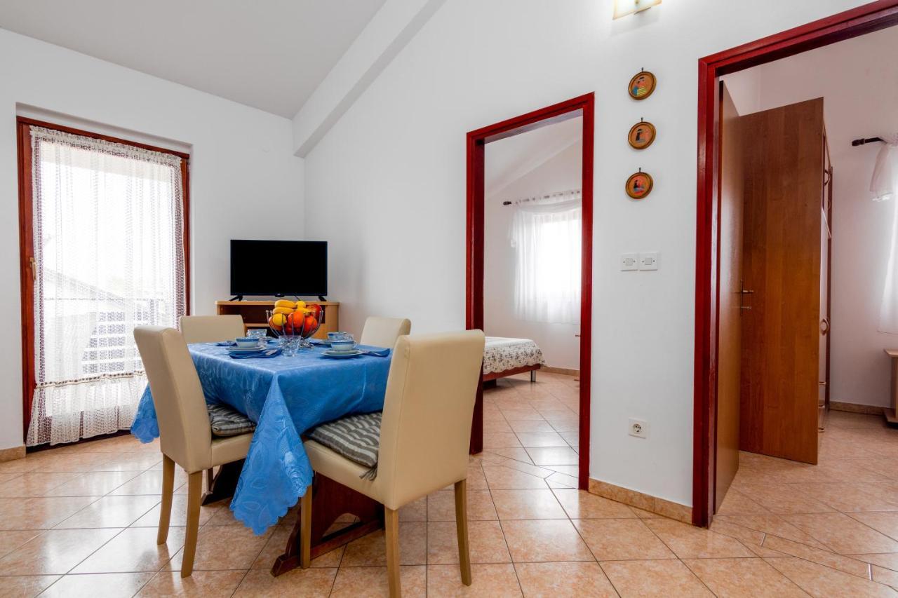 Family Friendly Apartments With A Swimming Pool Valbandon, Fazana - 2201 Štinjan Екстериор снимка