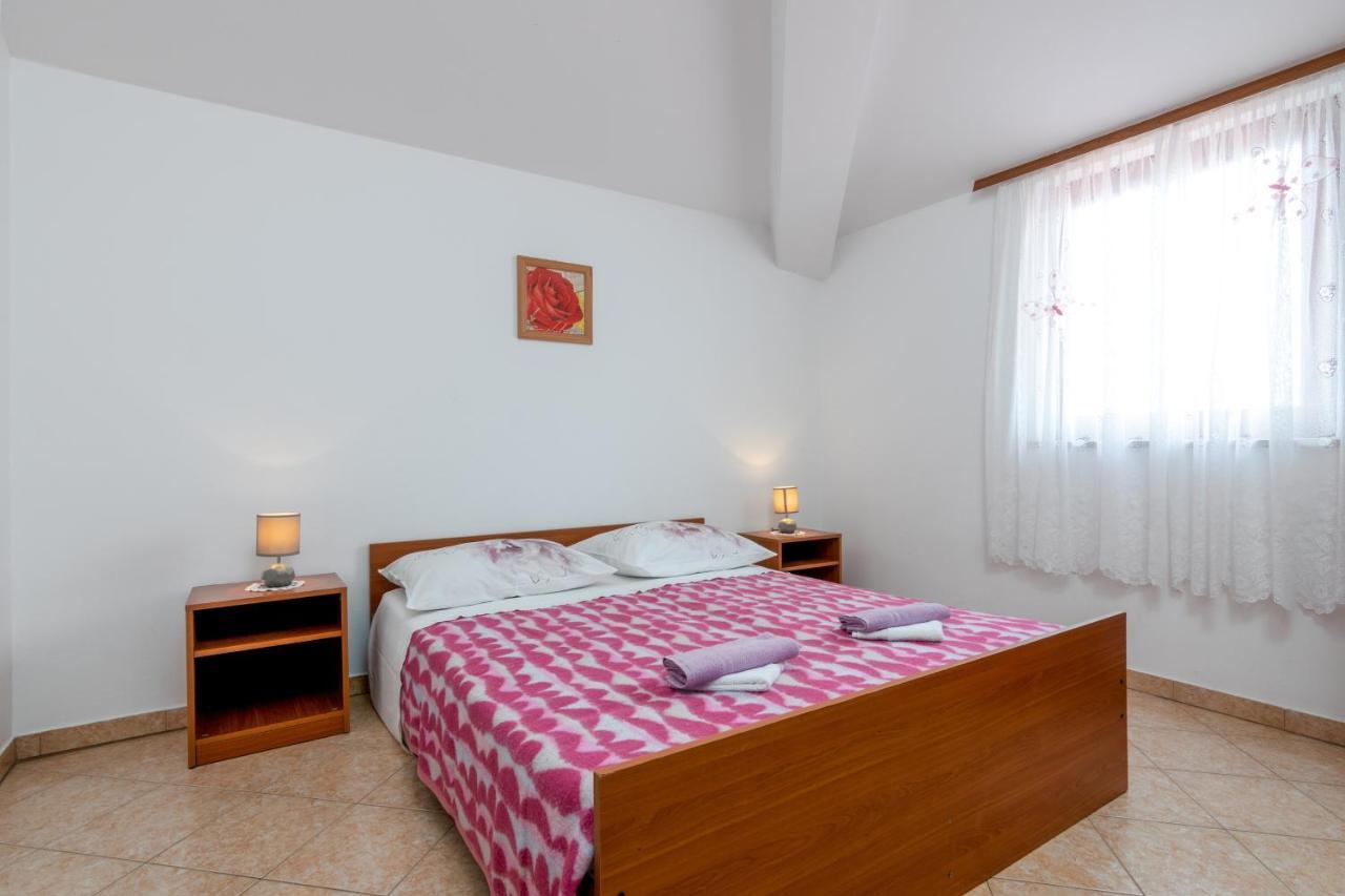 Family Friendly Apartments With A Swimming Pool Valbandon, Fazana - 2201 Štinjan Екстериор снимка