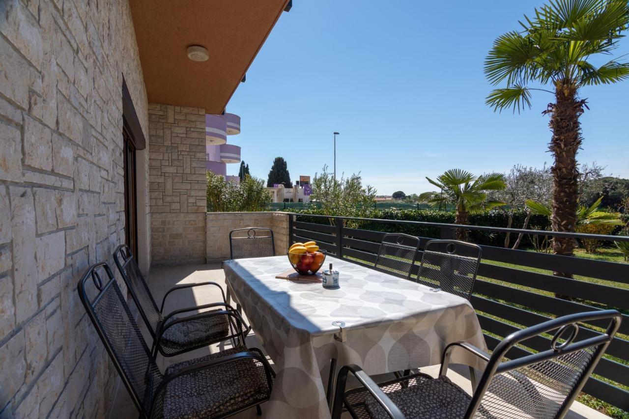 Family Friendly Apartments With A Swimming Pool Valbandon, Fazana - 2201 Štinjan Екстериор снимка
