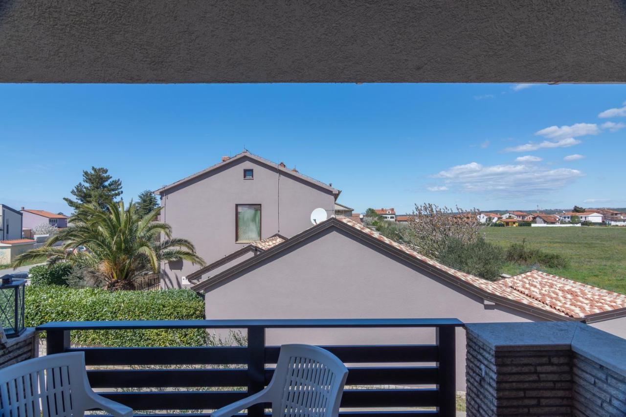 Family Friendly Apartments With A Swimming Pool Valbandon, Fazana - 2201 Štinjan Екстериор снимка