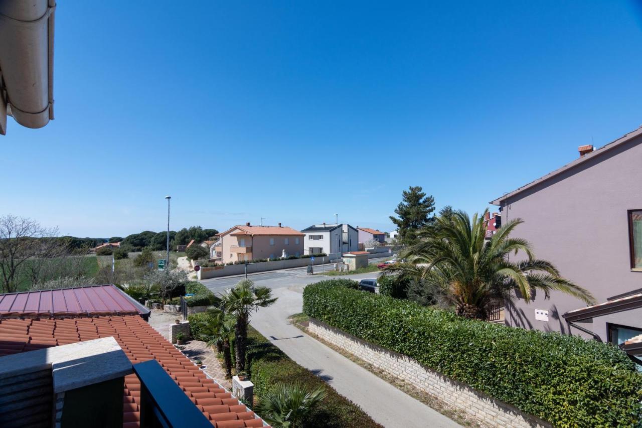 Family Friendly Apartments With A Swimming Pool Valbandon, Fazana - 2201 Štinjan Екстериор снимка